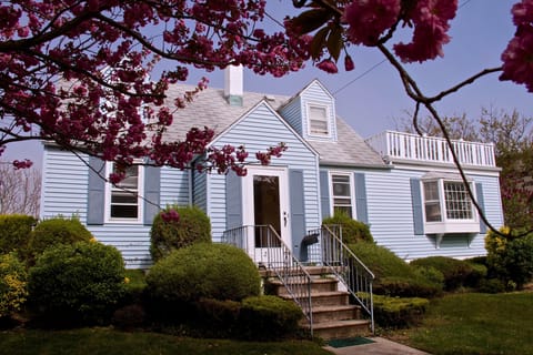 Cape Cod with 2-car driveway on quiet block, close to ocean & boardwalk & arcade