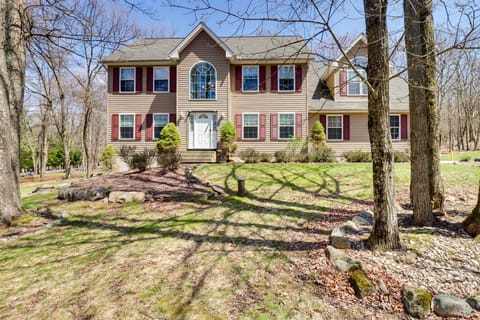 Albrightsville Vacation Rental | 4BR | 2.5BA | 2,500 Sq Ft | Stairs Required