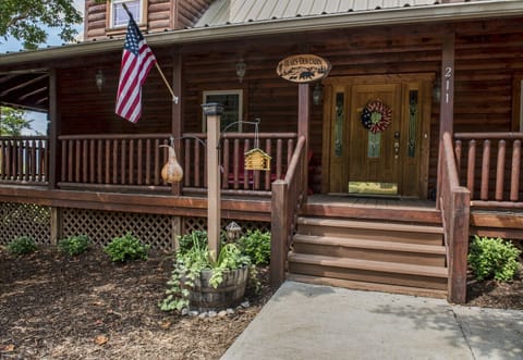 Welcome to Bear's Den Cabin!