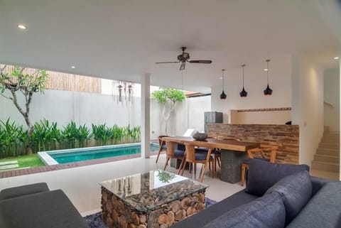 18min walk to Seminyak Beach,3BDR Villa4