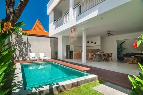 18min walk to Seminyak Beach,3BDR Villa4