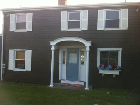 Stain: Cabot 'Burnt Hickory'