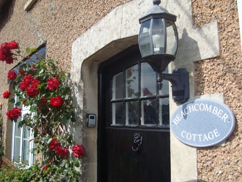 Cottage is just 4 mins stroll to the beach