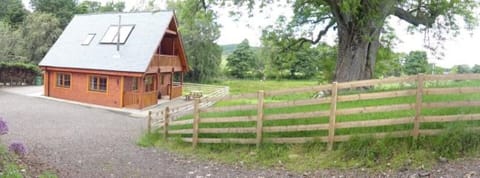 Another view of Fearnag Lodge.
