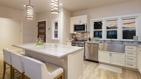 Cook up some delicious island inspired meals in the well equipped Kitchen