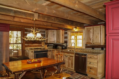 Stainless steel appliances
Granite countertops
Main Level of Cabin