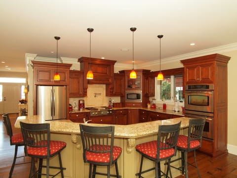 Nice Bar Area w/ Additional Seating