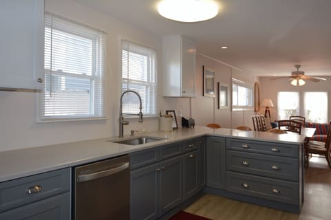 Brand new kitchen with upgraded appliance's!