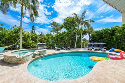 Sirenia Cove Resort Style Backyard Beach, Hammock Hot Tub Htd Pool Kayak Launch