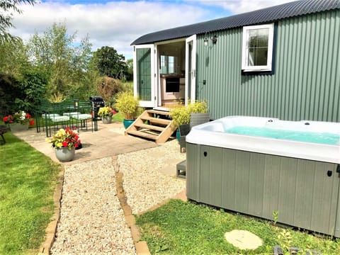 Wonderful location, setting and amenities, stylish accommodation - perfect break