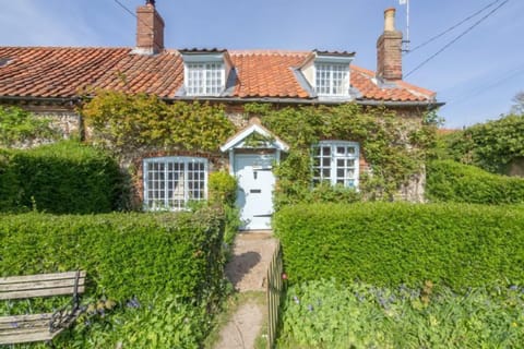 Brooke Cottage, Great Walsingham: A quaint chocolate box cottage