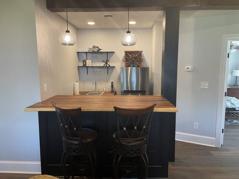 Downstairs wet bar which includes a microwave and ice and water refrigerator 