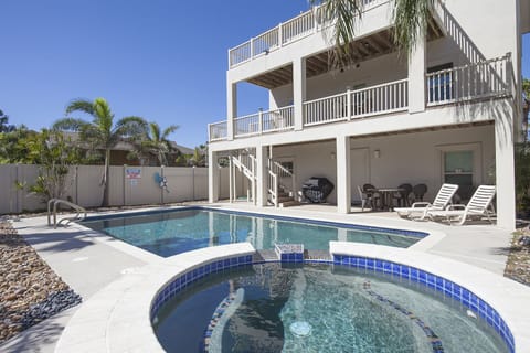 Large private pool & hot tub.