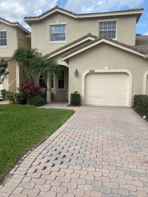 4 BR Townhouse. Primary BR on 1st floor