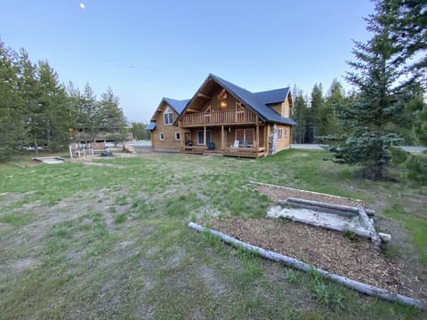 Surrounded by tall fragrant pines and expansive greenery, the beautiful cabin is a great place to get away from it all.
