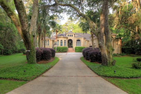 Welcoming entry
