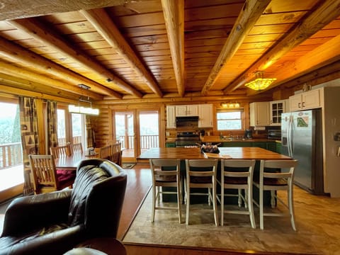 Kitchen/ Dining Room