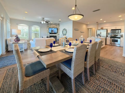 Spacious open kitchen, dining & living for 8