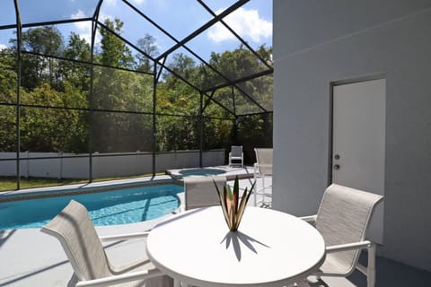 Diamond Patio With Dining 
