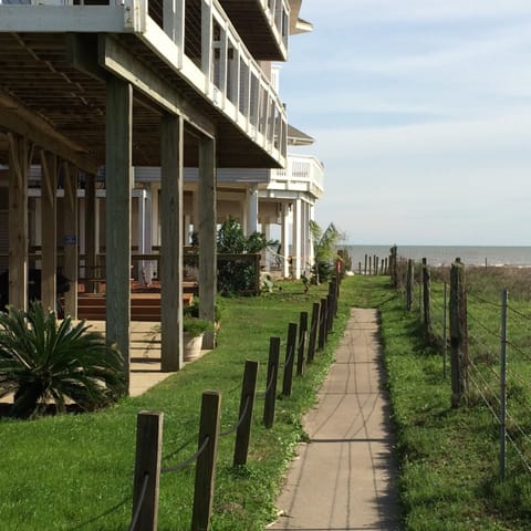 Direct path to beach from the side of the house.