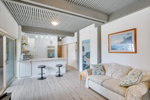 Honolulu Vacation Rental | 1BR | 1BA | Stairs Required | 650 Sq Ft