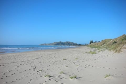 WAINUI IS WAITING