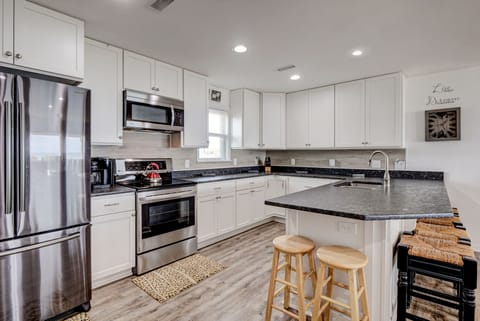 Kitchen is fully stocked w/premium dishes & small appliances, K-cup/pot combo