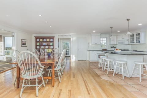 Great entertaining area

