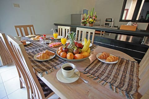 5 Beds, 2 Villas side by side, Sleeps 10