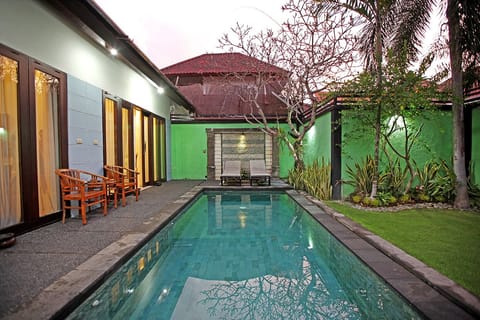 5 Beds, 2 Villas side by side, Sleeps 10