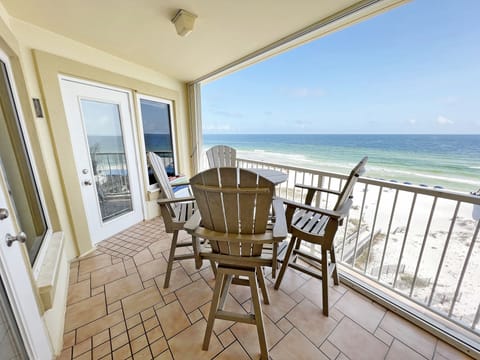 Bring your binoculars and watch the Dolphins from this Gulf Front Deck!! 