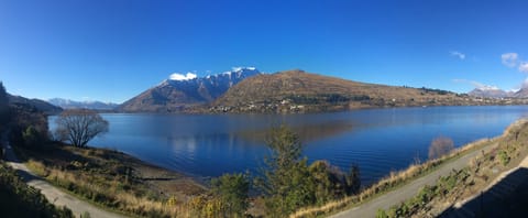 Mesmerising Lake Wakatipu Lakefront + The Remarkables