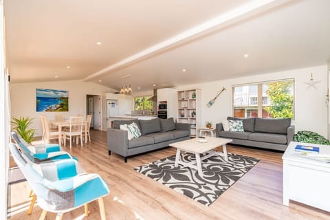 Open plan lounge and kitchen