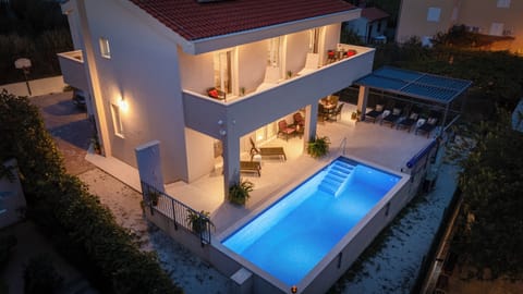 Villa Leonore is a newly built **** star Villa situated in Omis-Croatia.