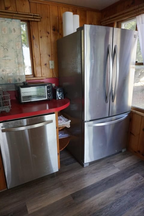 Newly updated kitchen, all nw appliances!