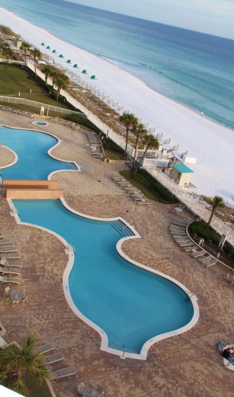 Two gorgeous pools to choose from.