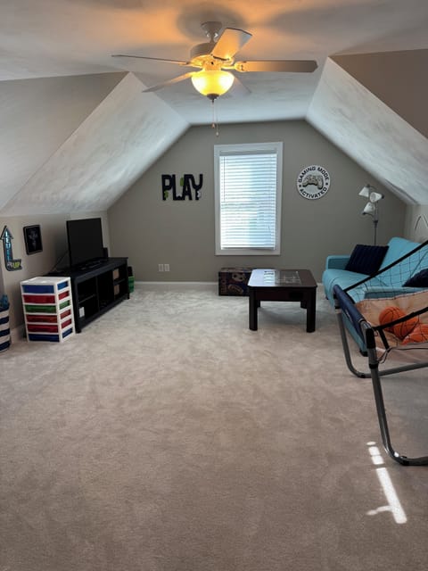 Upper Level Bonus Room