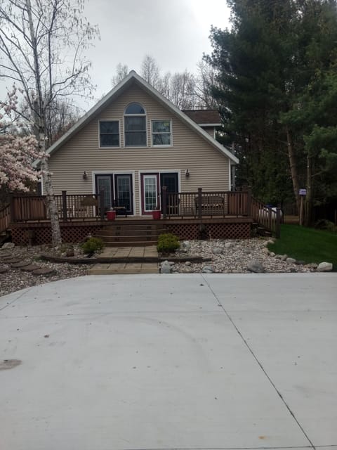 front of house, nice Deck