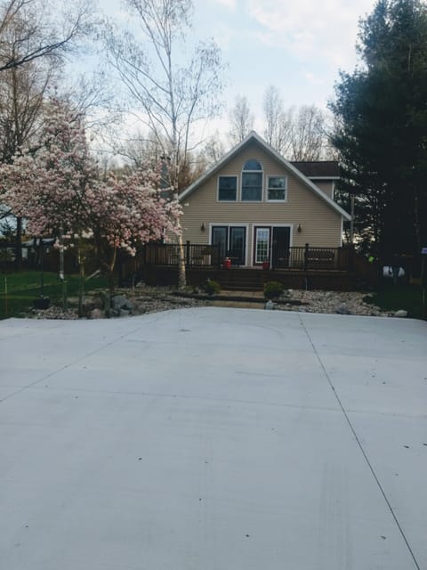 road view, nice big parking