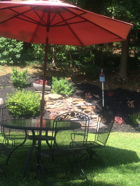 Backyard Table and Chairs Fire Pit