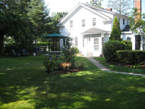 Green lawn area with own picnic table / barbeque