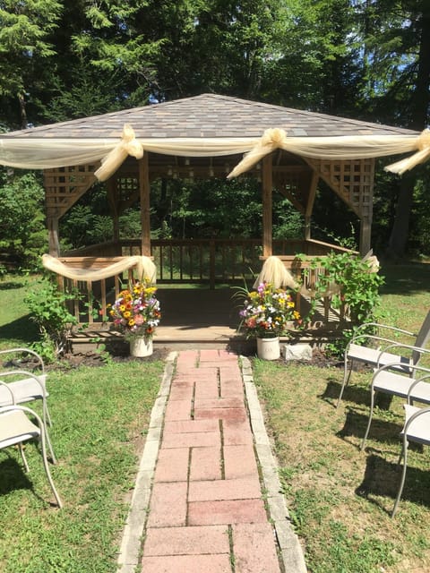 WEDDINGS IN THE GAZEBO