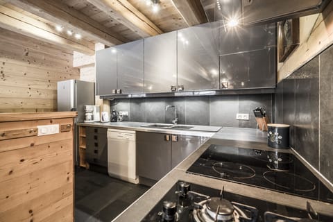 modern kitchen 
chalet renatl savoie