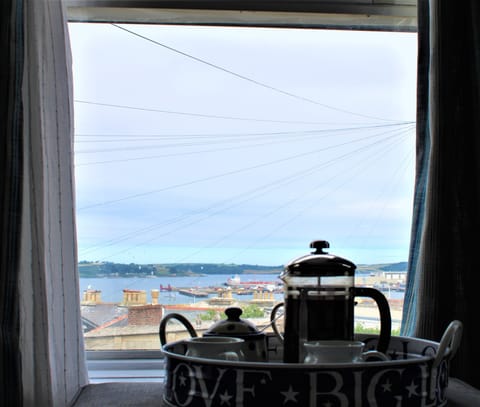 Master Bedroom - Bedroom 1. King size bed with sea view.