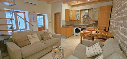 Open plan dining/ living and kitchen area