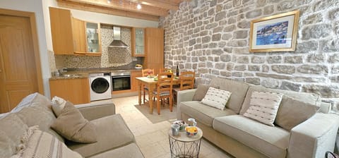 Open plan dining/living and kitchen area