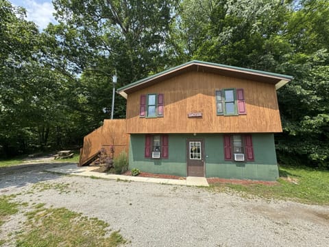 1st Choice Lodging - Sandy Run Cabin