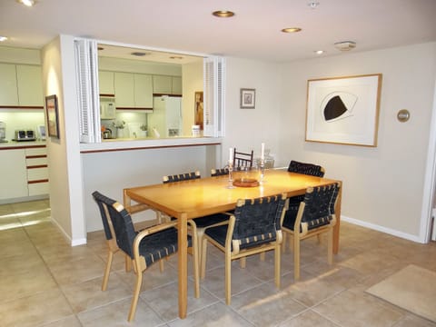 Inn on the Beach 2-207 dining area