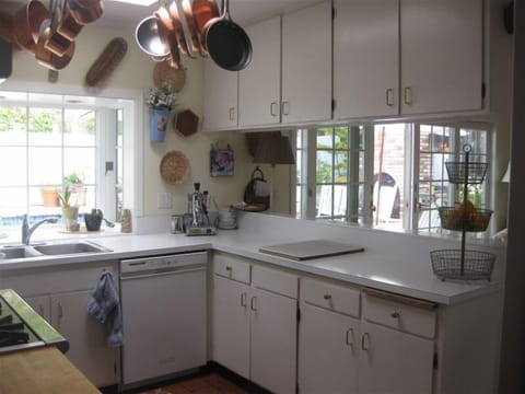 Fully equipped kitchen with Wolf stove