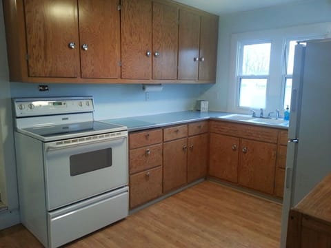 Spacious kitchen with everything you need to prepare family meals